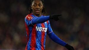 邮报：热刺持续关注萨维尼奥，并与阿森纳争夺埃泽