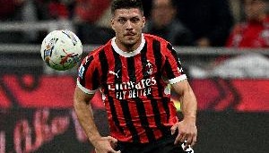 隆戈：约维奇愿意留队并希望续约两年，米兰可能满足他的要求