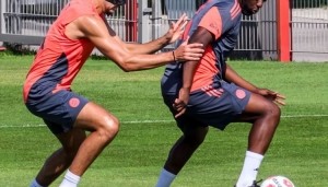 图片报：帕夫洛维奇佩戴面部护具进行对抗训练，可能会提前复出