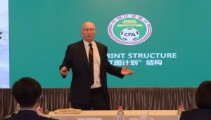 直播吧：原足协技术总监比利时人克瑞斯抵京 或将成国足选帅顾问